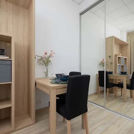 Cosy With A Bath And Parking Space In By Renters * ワルシャワ