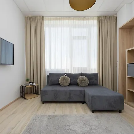 Cosy With A Bath And Parking Space In By Renters Апартаменти *
